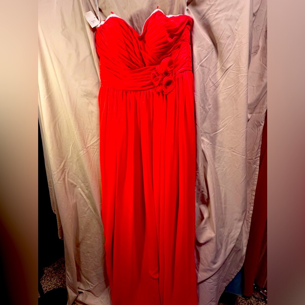 Very nice short and long formal dresses. New with the tags. Wholesale pricing$$